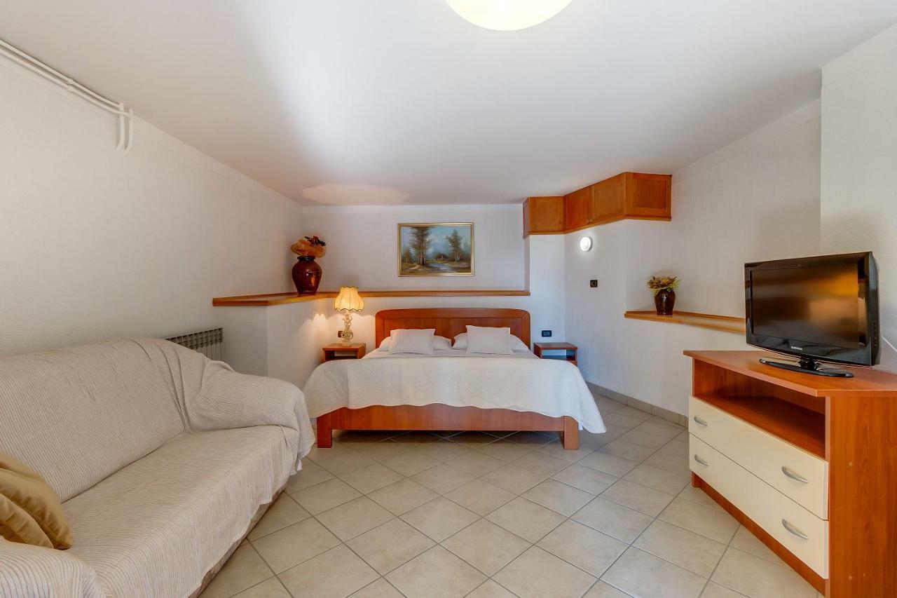 Apartmani Muzic Orlec Buitenkant foto